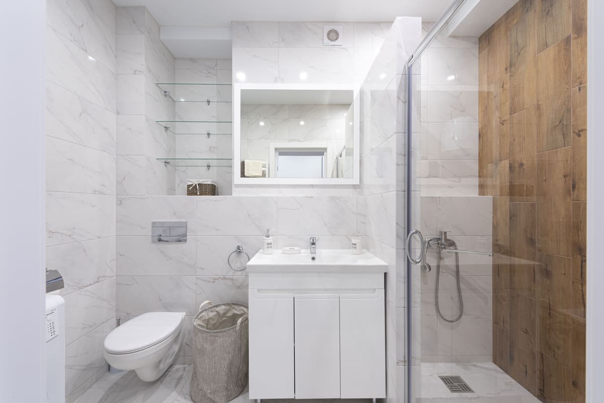 Glass shower enclosure fitted alongside a bathroom vanity