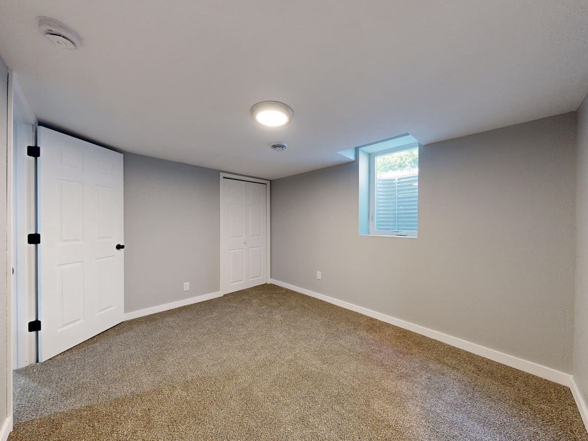 Empty carpeted room cleared ready for furniture to come in